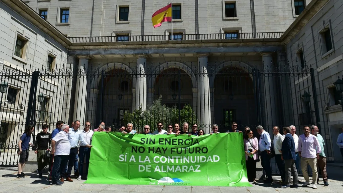 Representantes de Sí a Almaraz, Sí al Futuro ante el Ministerio para la Transición Ecológica