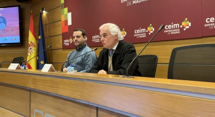 Fernando Sánchez y representantes de CEIM durante una intervención de la jornada
