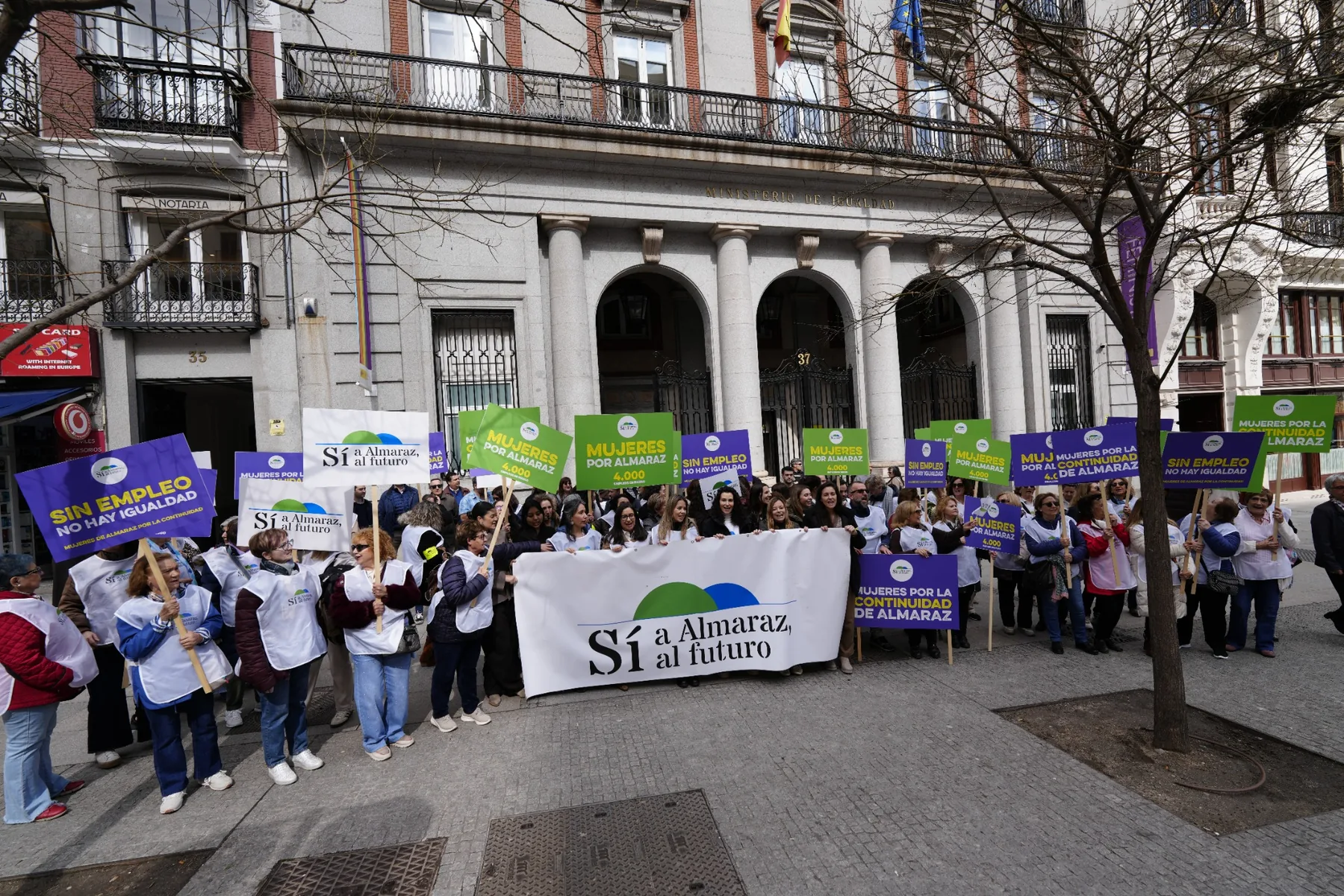 Concentración de Mujeres por Almaraz frente al Ministerio de Igualdad