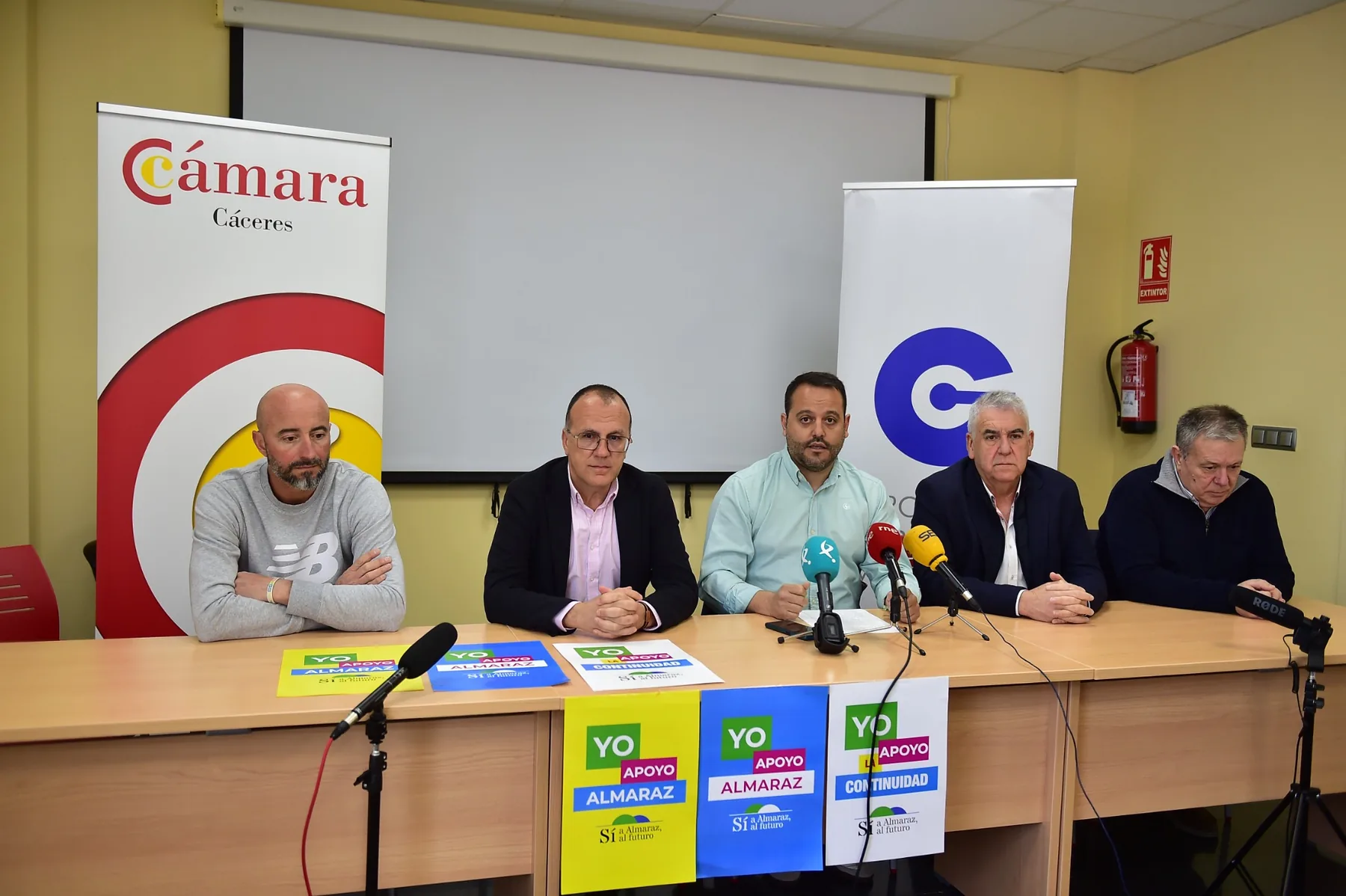 Fotograma 2 del vídeo de apoyo del comercio local a Almaraz