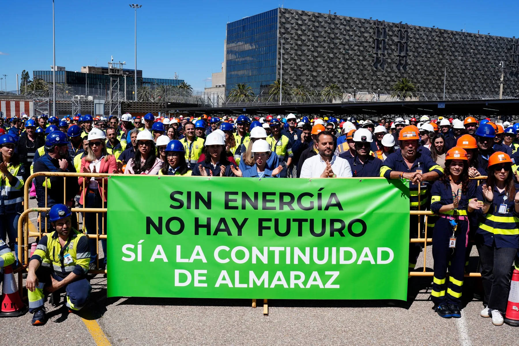 Trabajadores y plataforma reclaman la continuidad de Almaraz