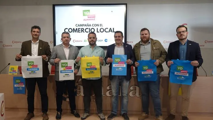 Rueda de prensa de la campaña del comercio cacereño por Almaraz