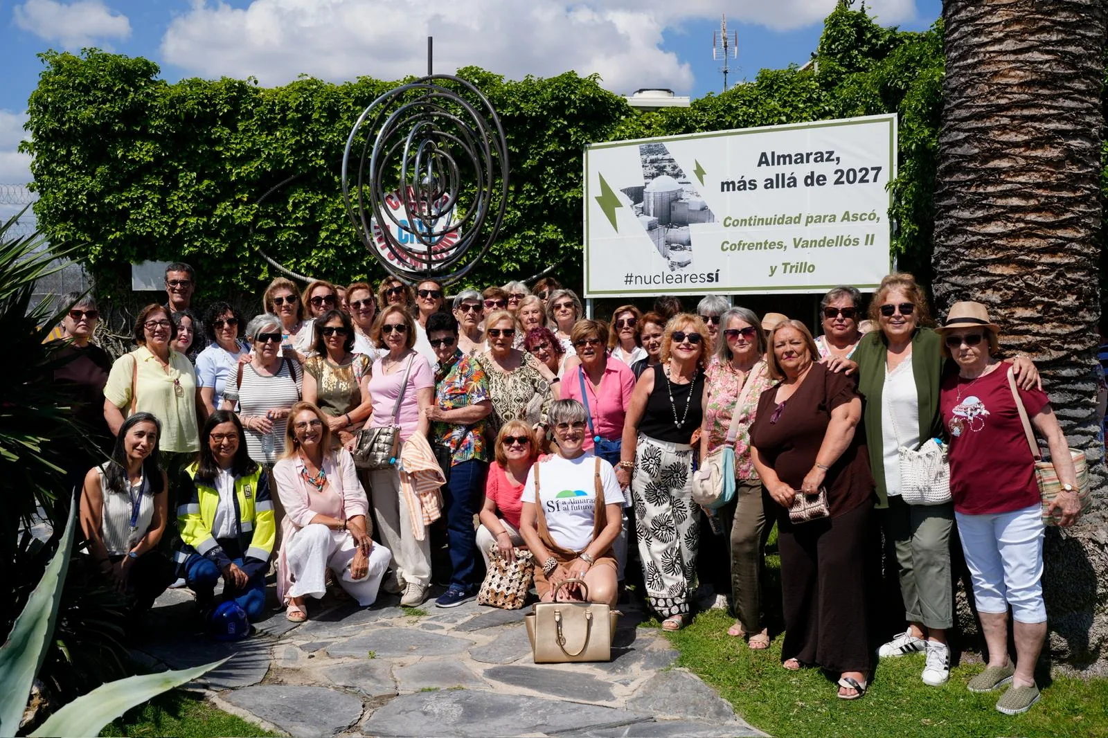 Grupo de Mujeres por Almaraz durante su visita a la central