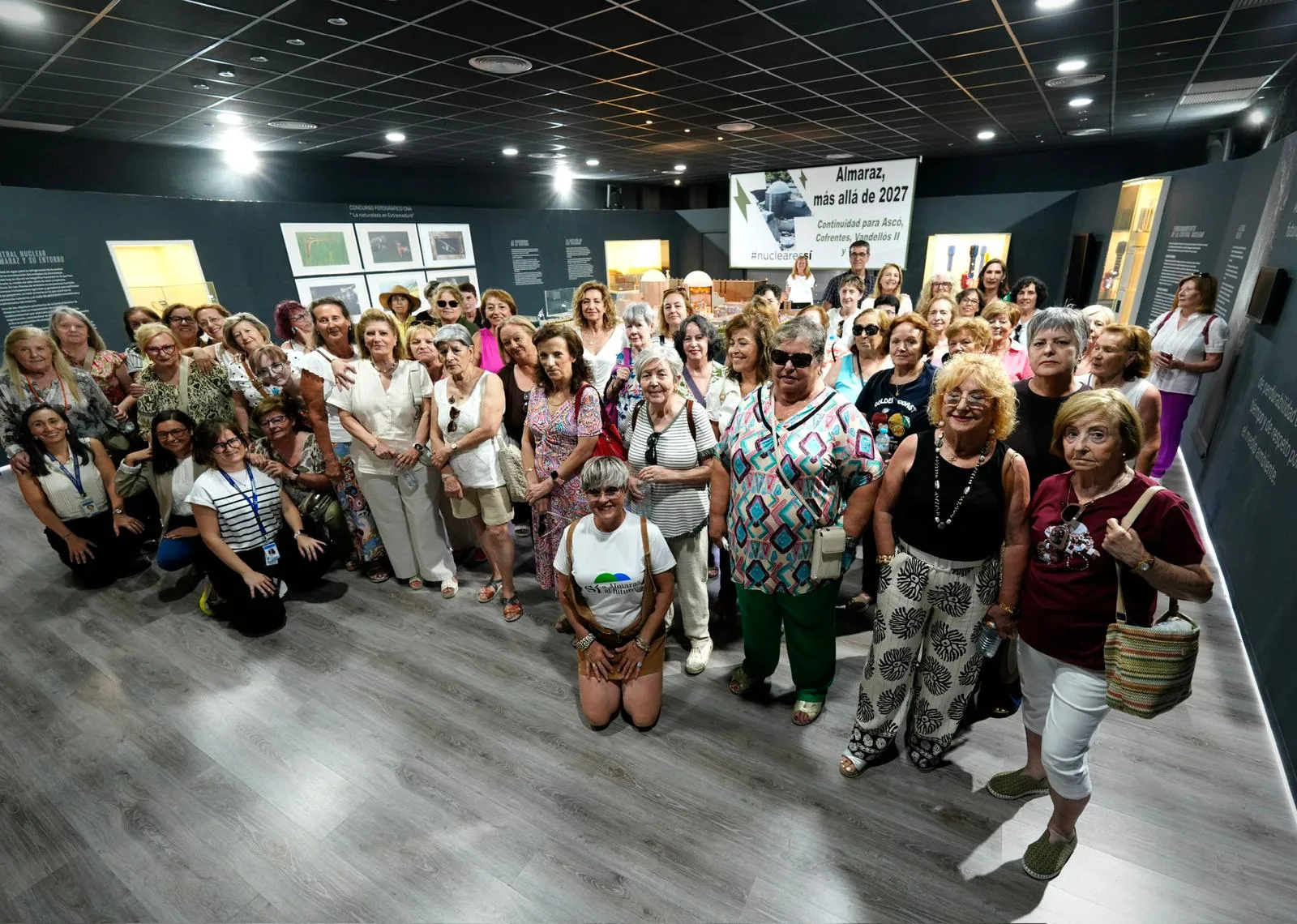 Grupo de Mujeres por Almaraz durante la visita a las instalaciones