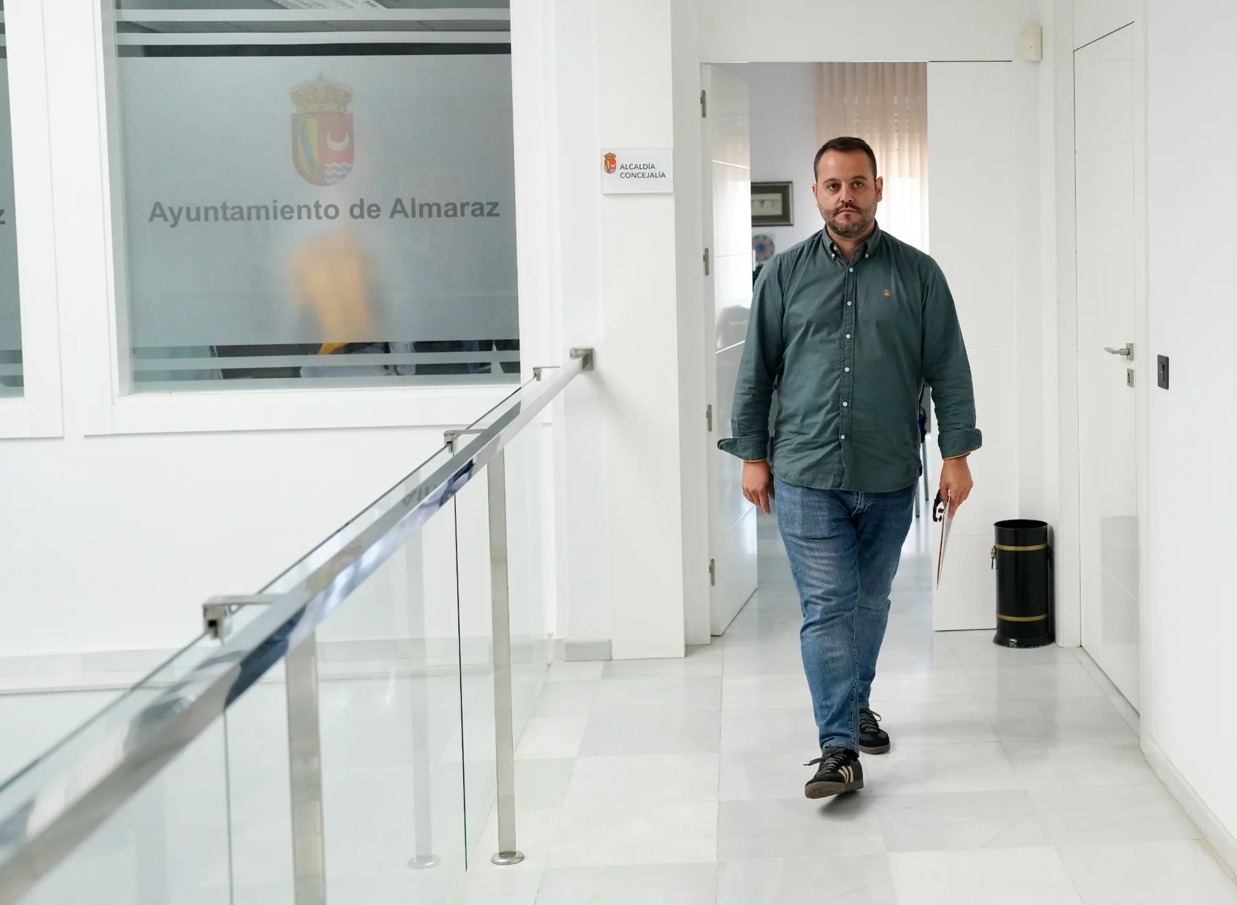 Fernando Sánchez en el Ayuntamiento de Almaraz