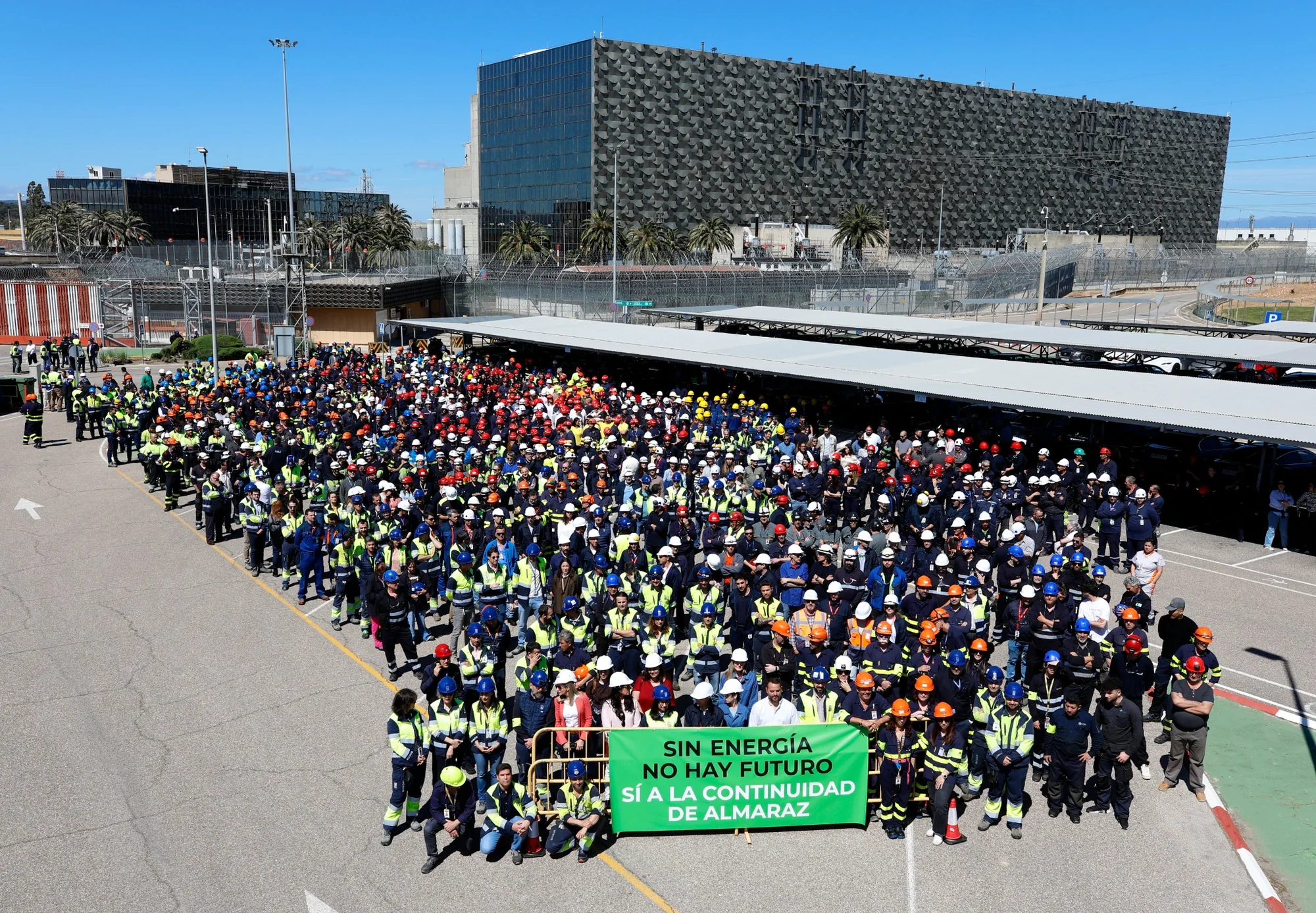 Trabajadores reunidos durante la recarga